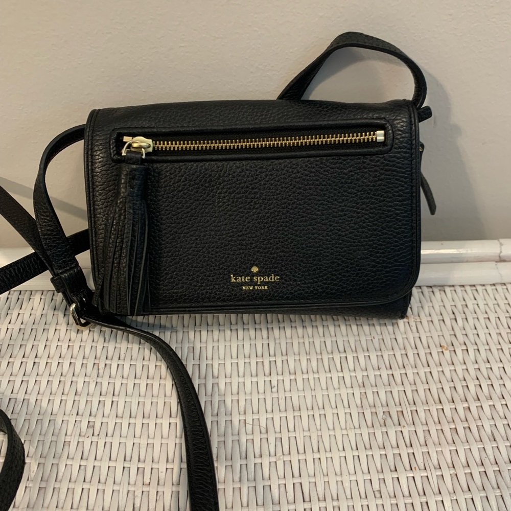 Kate Spade New York Chester Street Avie Leather Crossbody in Black